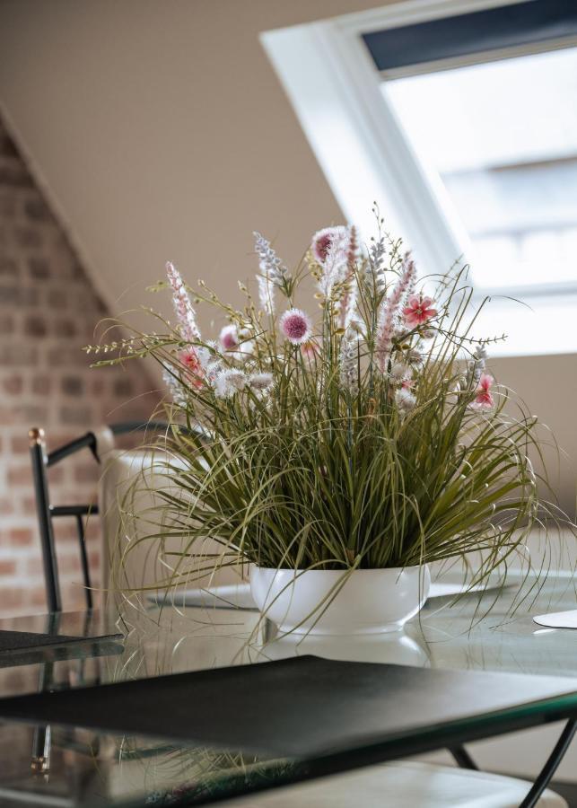 Amazing 2 Rooms Design Apartement Loft Ieper Bagian luar foto